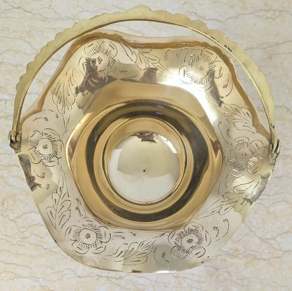 Vintage Brass Etched Scalloped Edge Shiny Basket Movable Handle Cottagecore - Picture 4 of 13